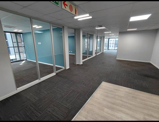 1,568M² OFFICE TO LET IN VORNA VALLEY
